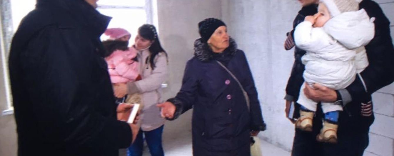 Клички вручили ключі від нової квартири сестрі Василя Стуса