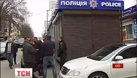 В Киеве на рынке появился полицейский МАФ