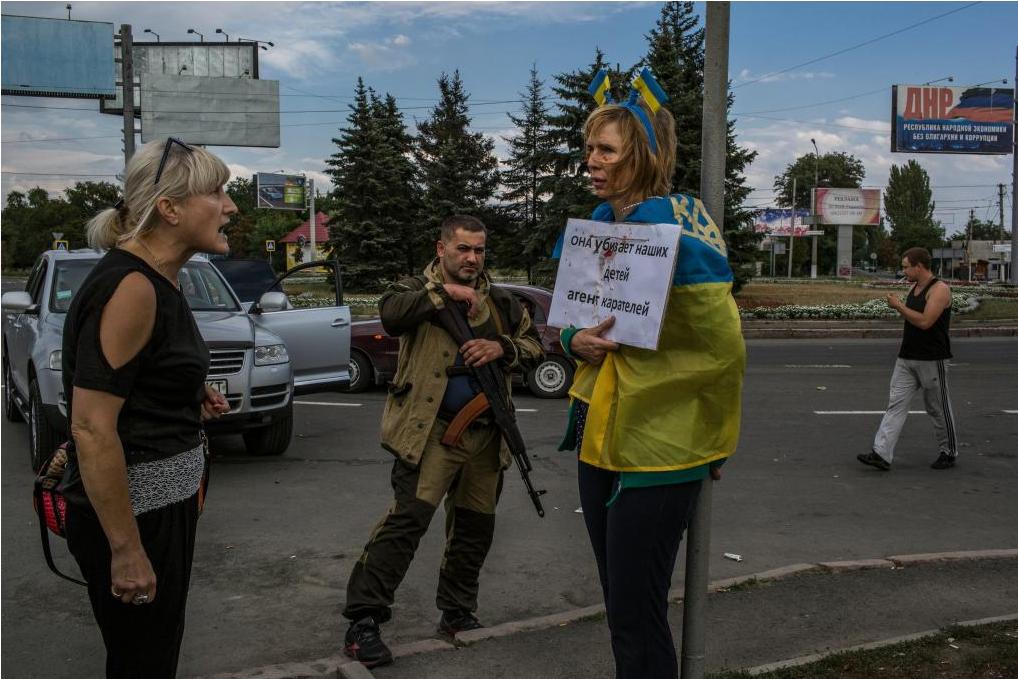 Побиття волонтерки в Донецьку 2014 Ірина Довгань