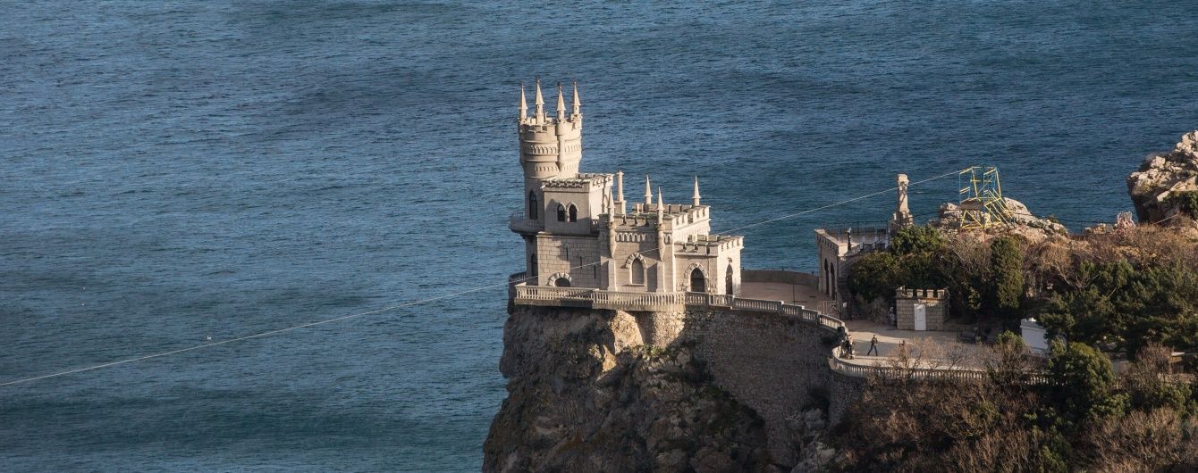 Ахметову и Медведчуку выделили земли в Крыму после аннексии - СМИ