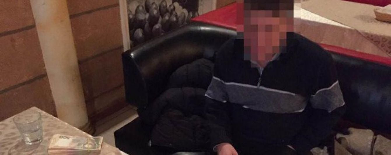 Одеський суддя Буран на очах детективів палив документи на нерухомість за кордоном