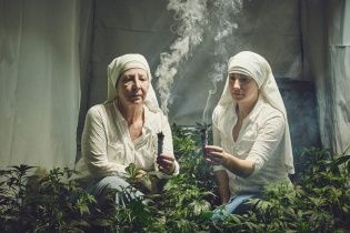 Черниці вкрали шкільні гроші та спустили їх в казино
