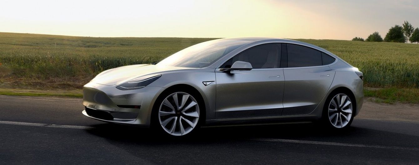 Tesla получила 276 000 предварительных заказов на новую Model 3