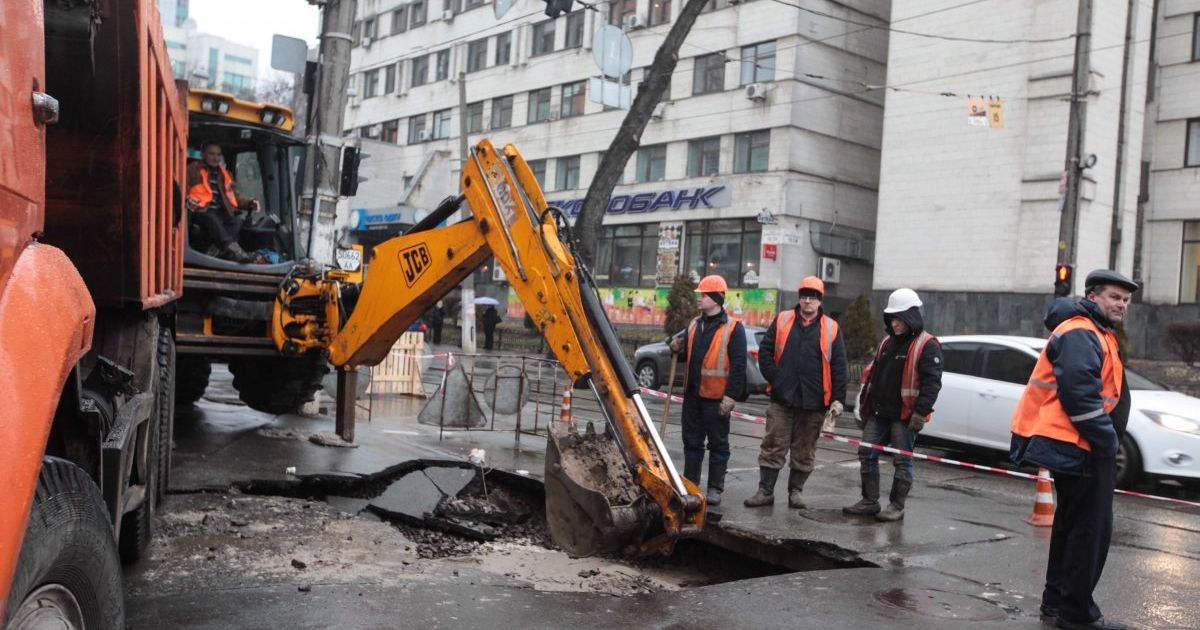 Зі снігом наступної весни асфальт не зійде. Кличко пообіцяв відремонтувати у Києві 52 дороги