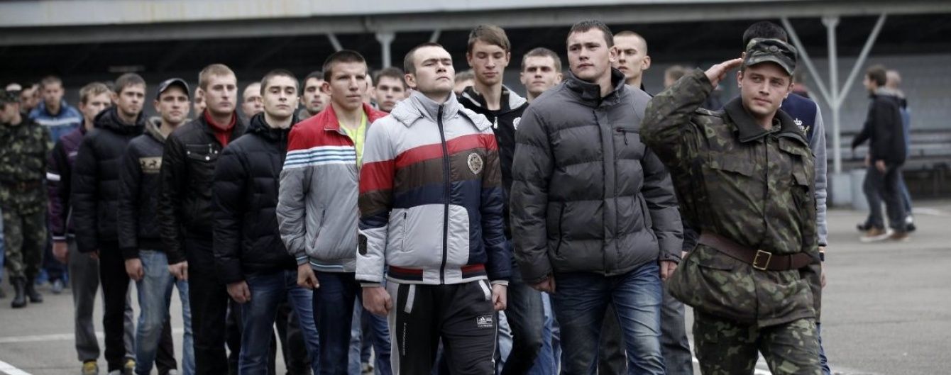 Служба за межами АТО й матеріальна допомога. Міноборони розповіло, що чекає на весняних призовників