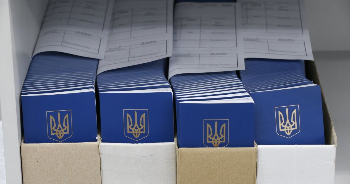 В Україні дозволили змінювати по батькові: скільки людей скористалося послугою