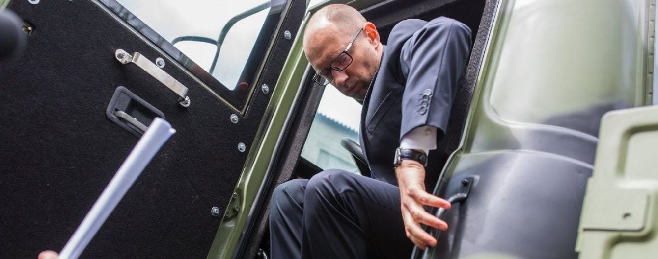 Яценюк инициировал снятие пошлин с импортных б/у авто