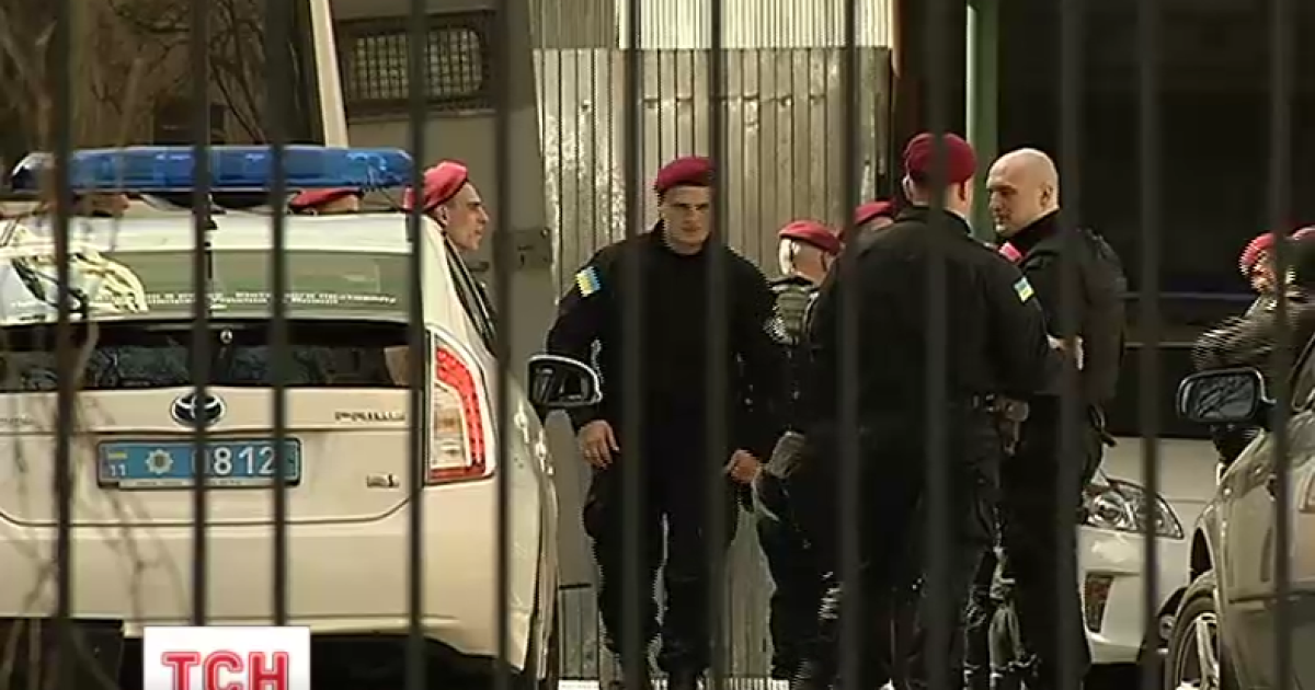 Угнать за 22 минуты: в полиции рассказали подробности исчезновения элитных авто из райотдела
