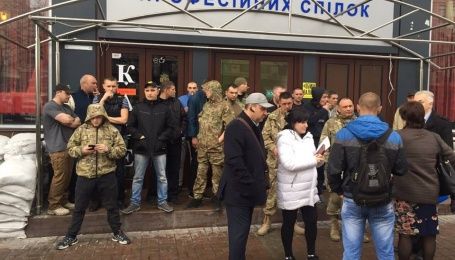 Кафе "Каратель" на Майдане защищают вчерашние захватчики отеля "Лыбидь"