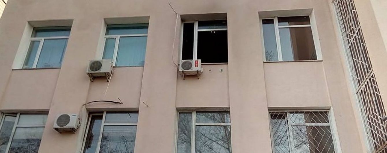 У Києві кабінет судді у справі ГРУвців закидали "коктейлями Молотова"