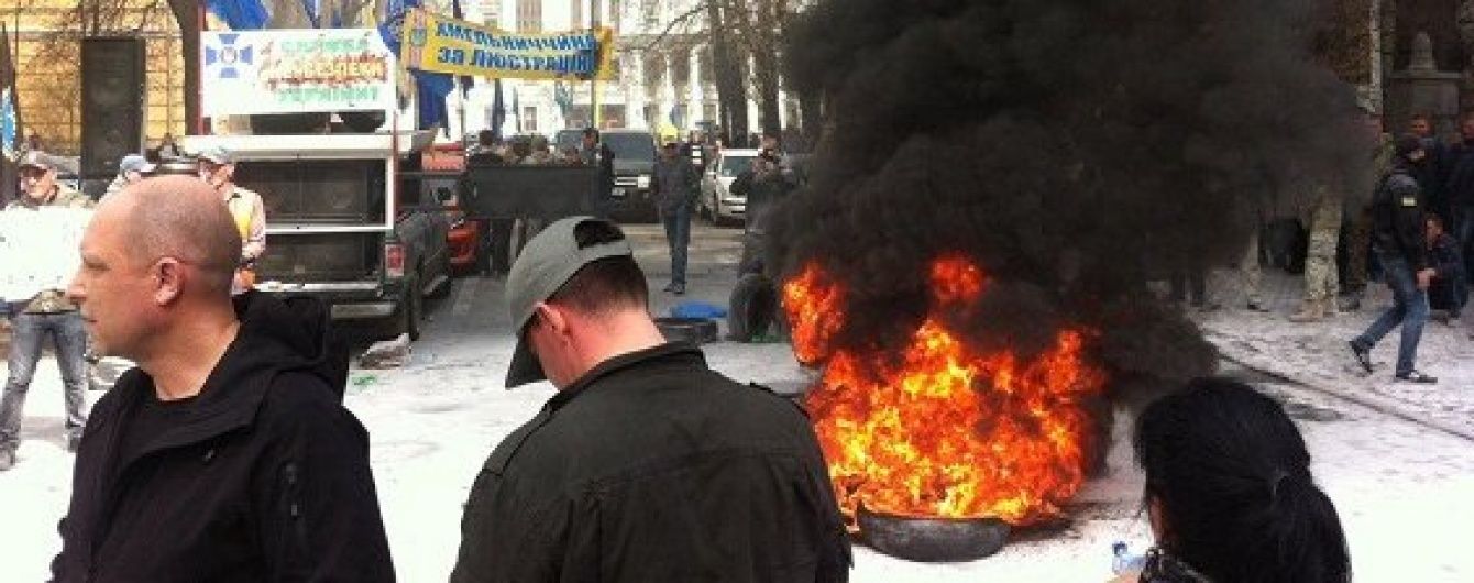 В Автомайдані розкрили справжніх організаторів підпалу шин на Банковій