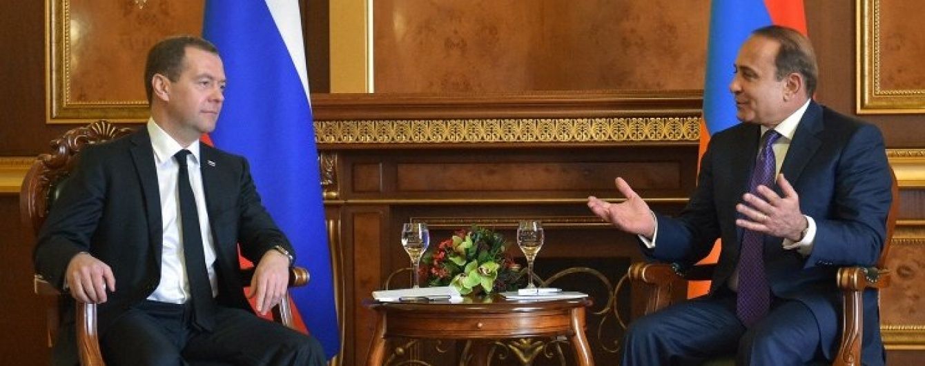 Вірменія просить Росію не продавати зброю Азербайджану