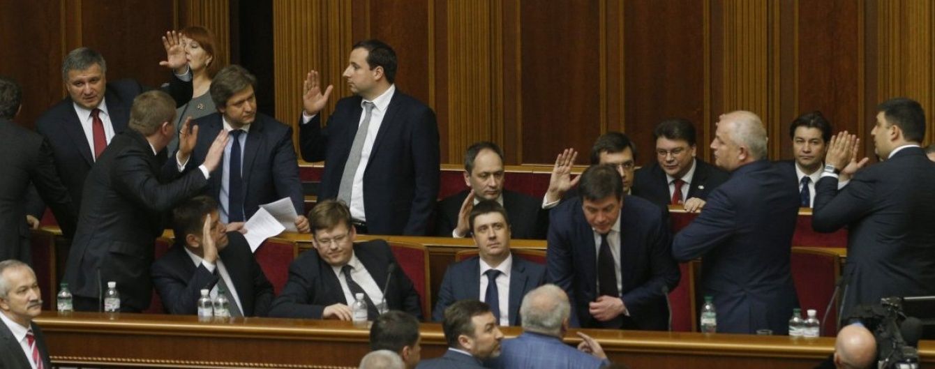 У перший повноцінний робочий день уряд Гройсмана піде слухати вказівки нардепів