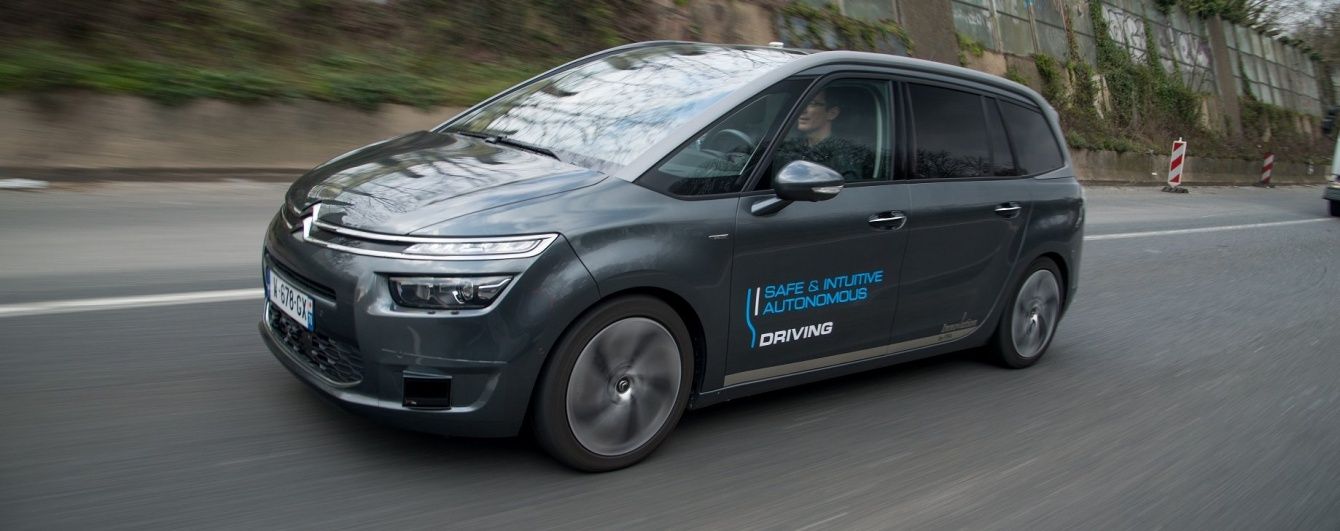 Беспилотные Citroen C4 Picasso выехали на дороги общего пользования