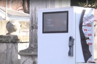 В Днепропетровске на кладбище появилась АЗС