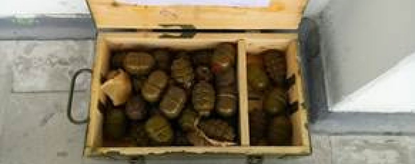 На Луганщині бойовики переховували вкрадений арсенал зброї