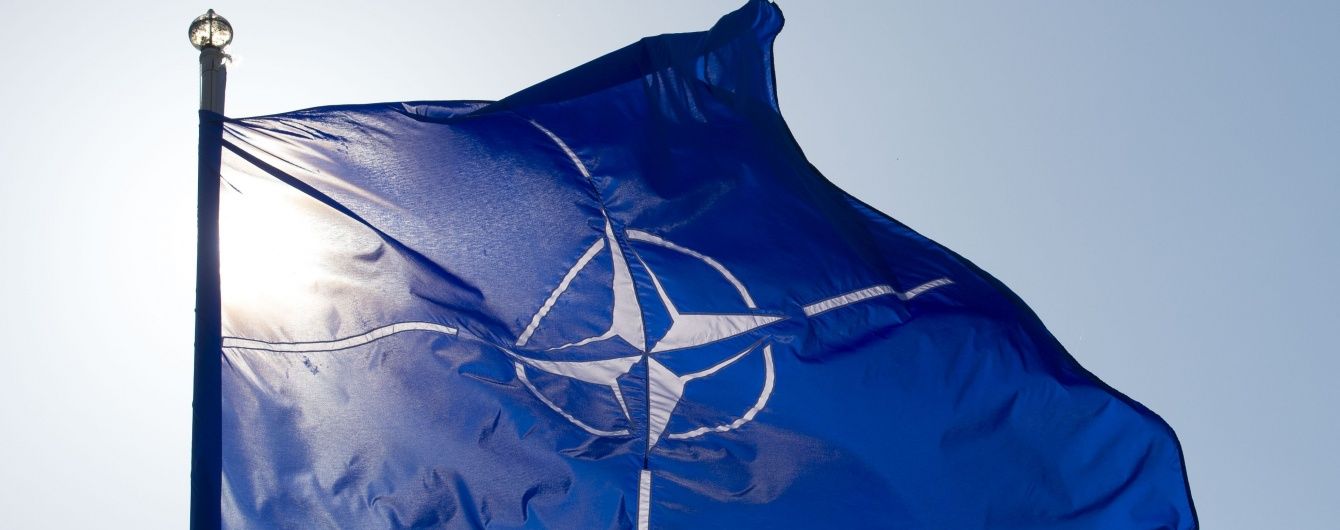 Парубий подписал закон о курсе Украины на вступление в ЕС и НАТО