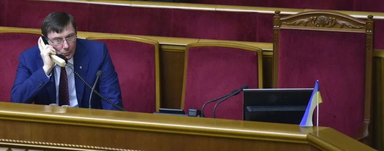 Рада ще сперечається через законопроект, який дозволить Луценку очолити ГПУ
