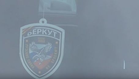 Скандал у київській поліції. АТОвець їздив із символікою "Беркута" на тлі триколора