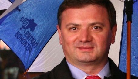 Екс-регіонал та прихильник сепаратистів погрожує чиновнику КМДА через знесений літній майданчик