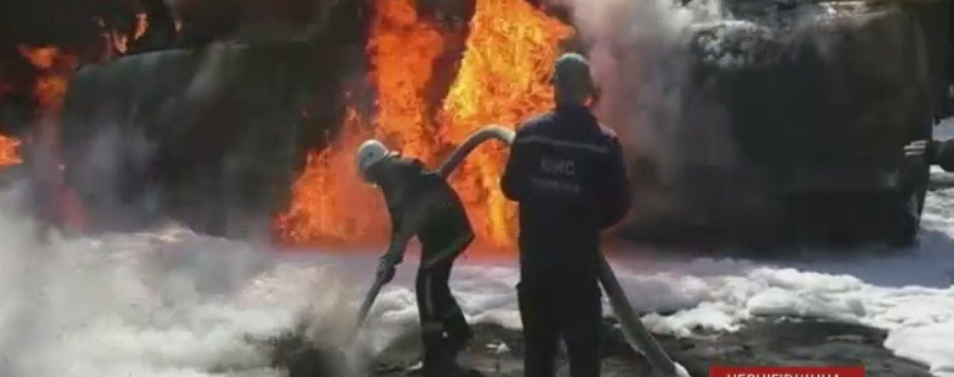 На Чернігівщині після ДТП спалахнуло 13 тонн дизпалива