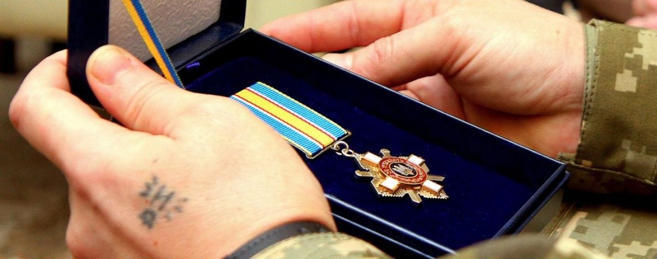 Мужність, захист громадян та суспільна діяльність: за що українці отримують ордени. Інфографіка