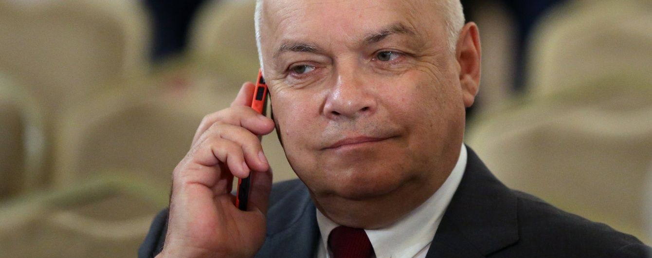 Элитная квартира и "страшилки" о федерализации Украины. Что хакеры нашли в почте Киселева