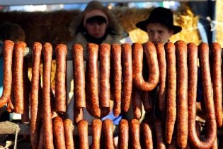 Непереможна "ковбасна мафія": на Волині із землі торгують м’ясом без документів, поліція і влада безсилі