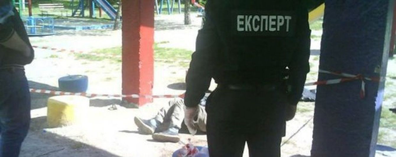 У Києві на дитячому майданчику виявили людський труп