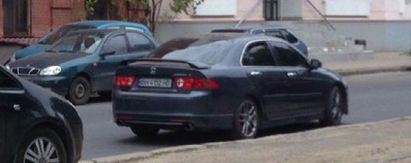 Поліція встановила власника авто та рушниці, з якої стріляли у телевізійників в Одесі