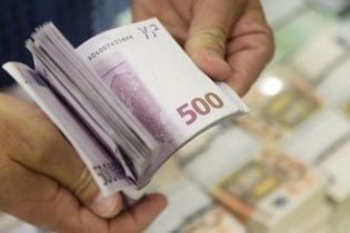 На європейців чекають нові банкноти у 100 і 200 євро
