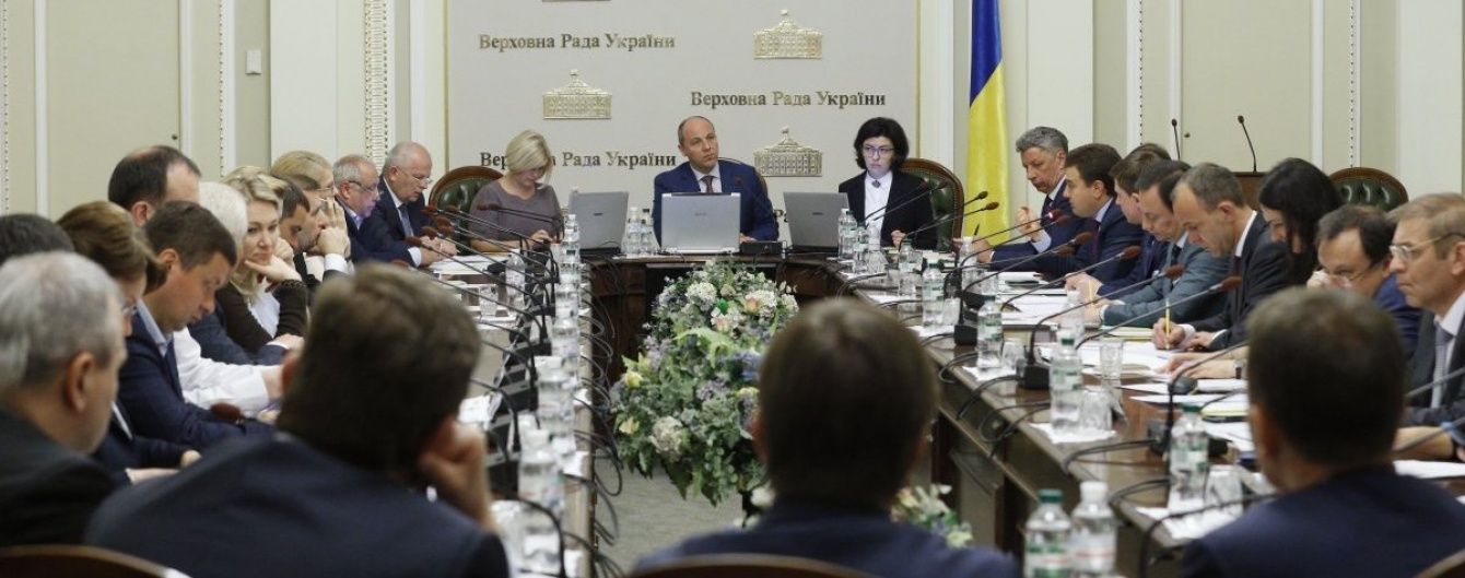 Паралельний світ: українські чиновники показали, наскільки вони далекі від народу