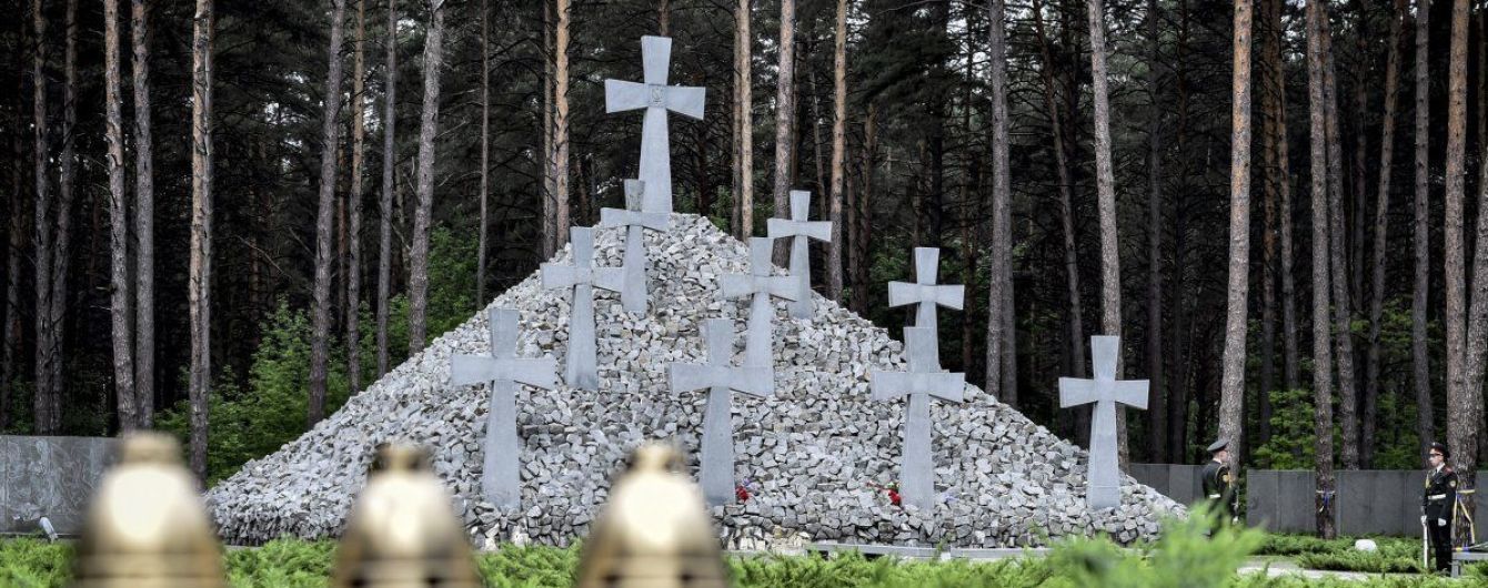Энтузиасты за неделю до дня памяти жертв репрессий убрали в заповеднике "Быковнянские могилы"