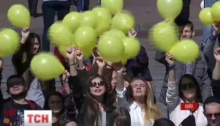 Київські студенти провели видовищний флешмоб на підтримку кримськотатарського народу
