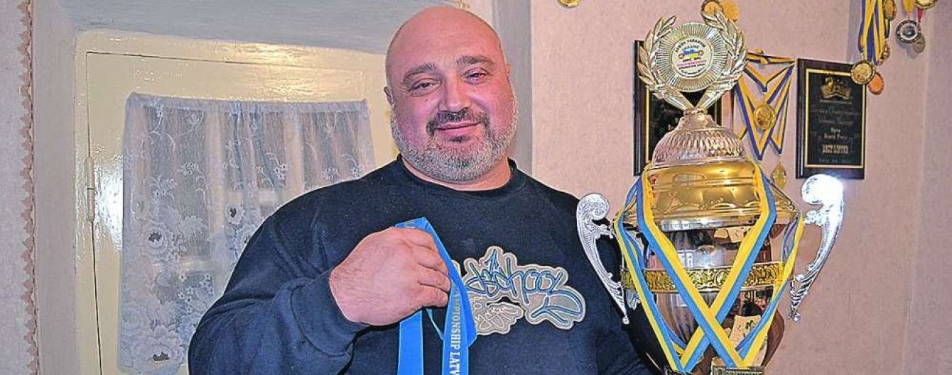 Одеський священик здобув дві золоті медалі на чемпіонаті з пауерліфтингу