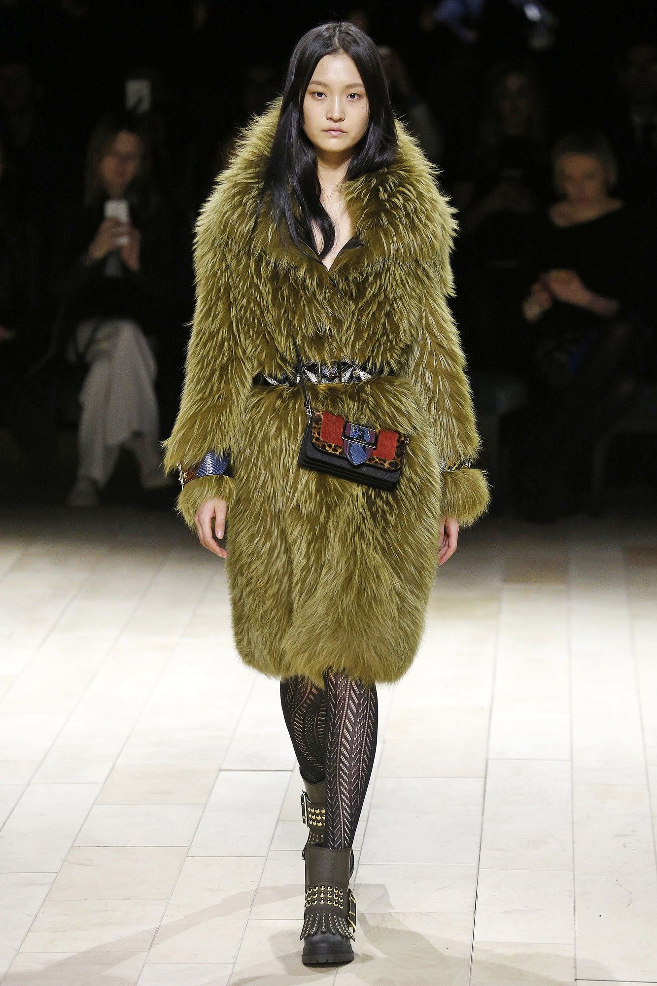 Коллекция Burberry прет-а-порте сеона осень-зима 2016-2017_41