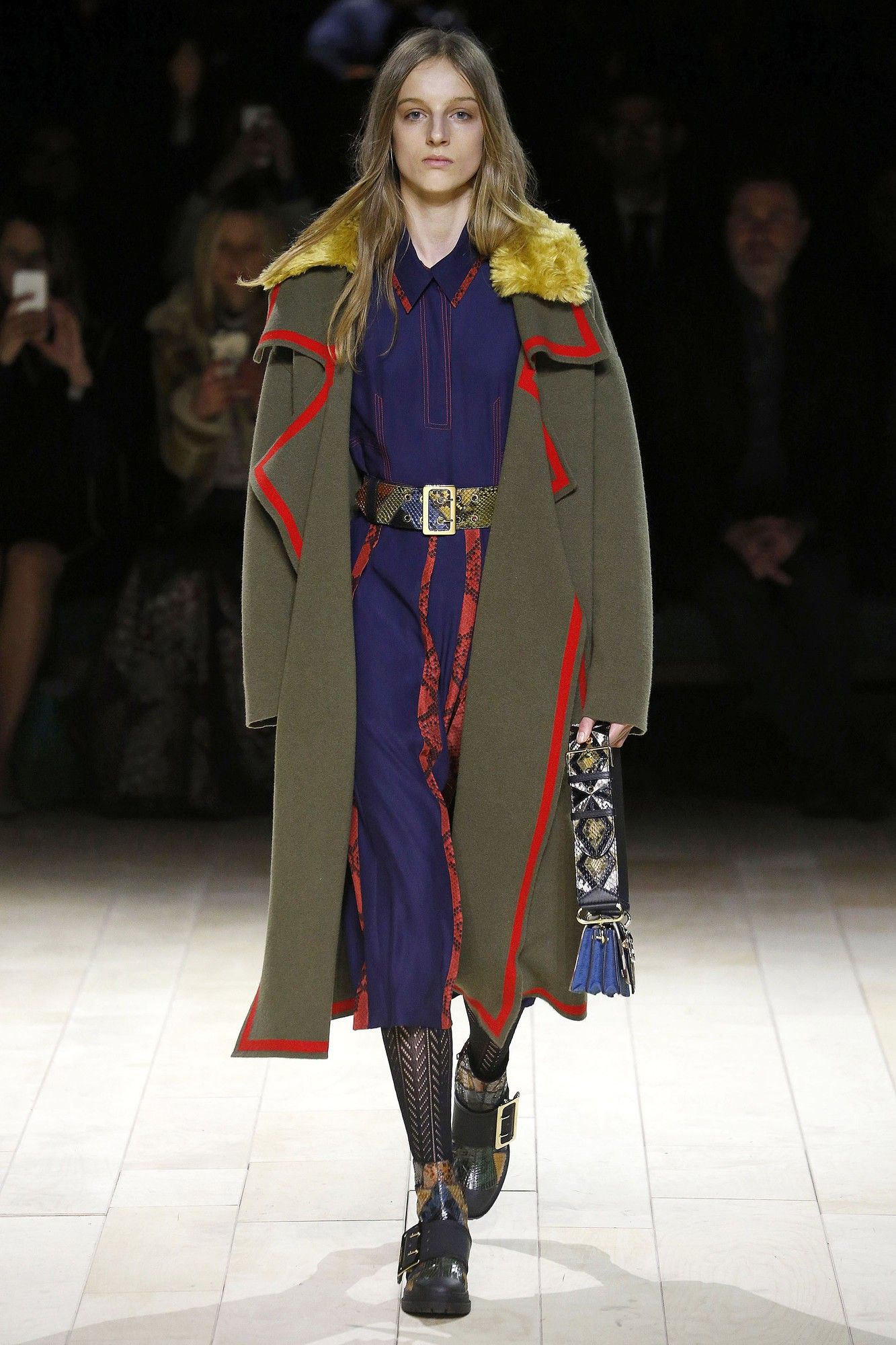 Коллекция Burberry прет-а-порте сеона осень-зима 2016-2017_37