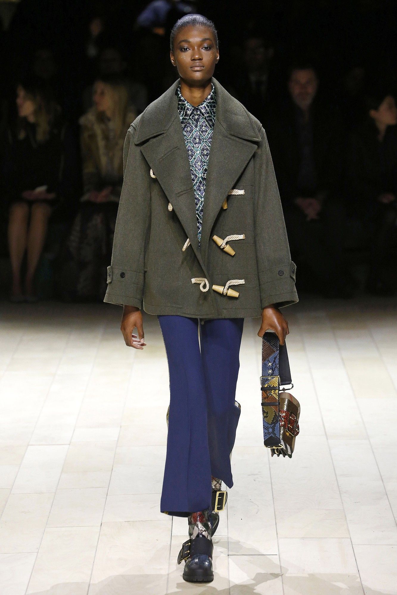 Коллекция Burberry прет-а-порте сеона осень-зима 2016-2017_39