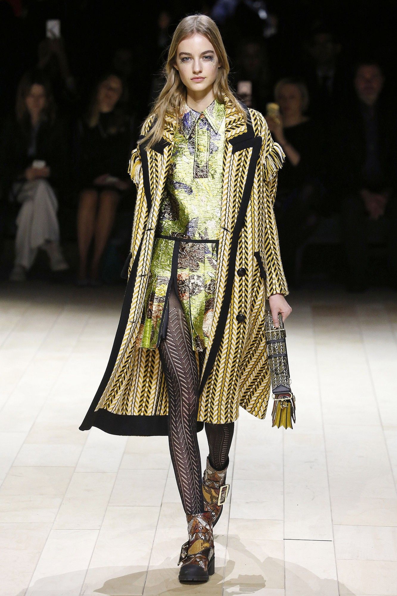 Коллекция Burberry прет-а-порте сеона осень-зима 2016-2017_51