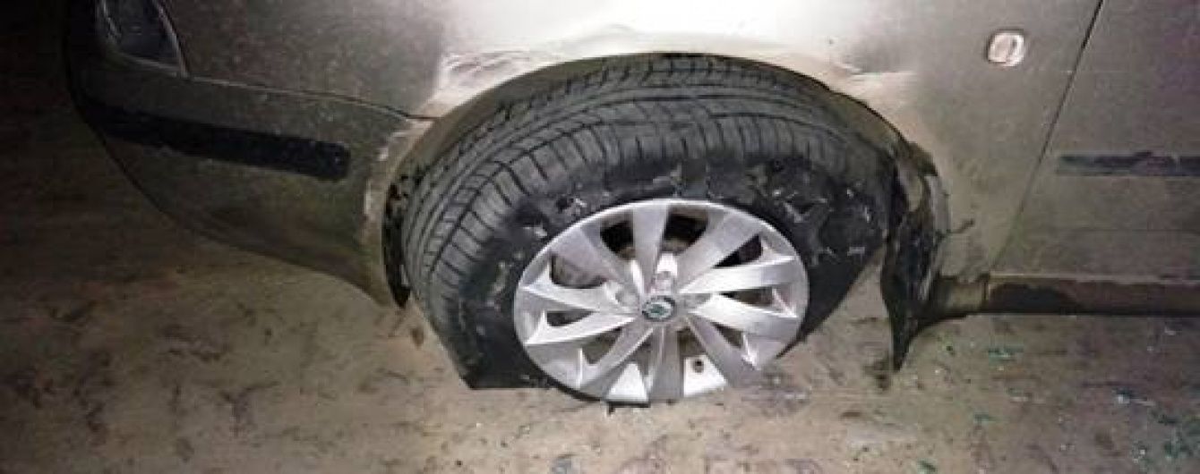 На Київщині поліція застосувала вогнепальну зброю при затриманні підлітків за кермом авто