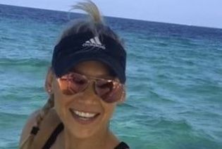Анна Курникова энергично станцевала на яхте под новую песню Иглесиаса
