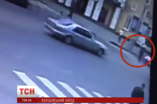 В Виннице автомобиль патрульной полиции сбил девушку на переходе