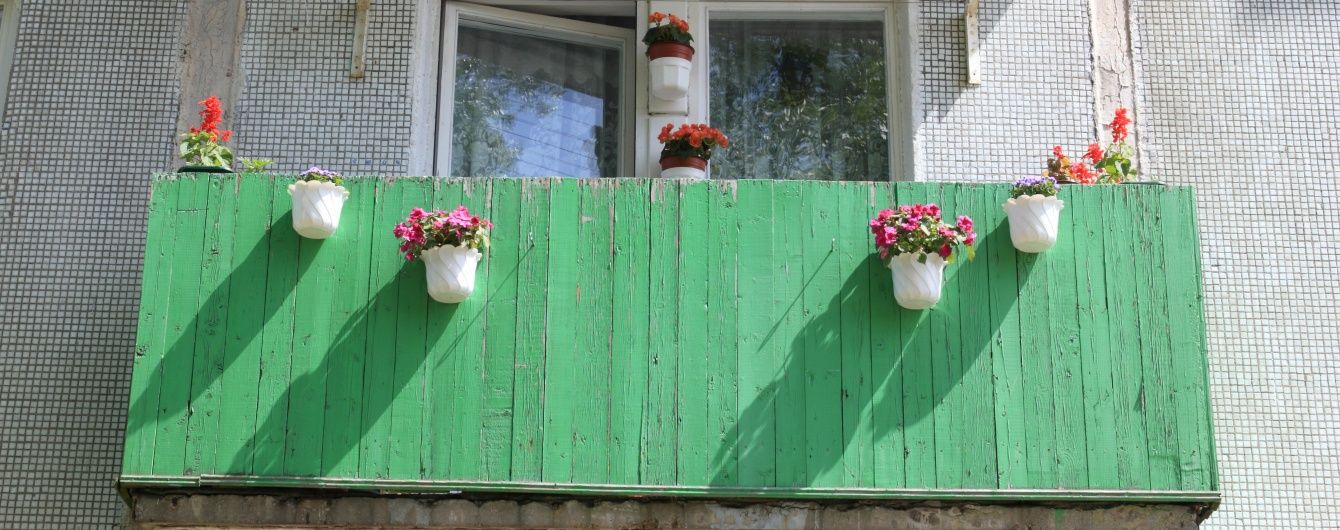 В Киеве начали штрафовать за агитационные плакаты на балконах