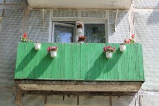 В Киеве начали штрафовать за агитационные плакаты на балконах
