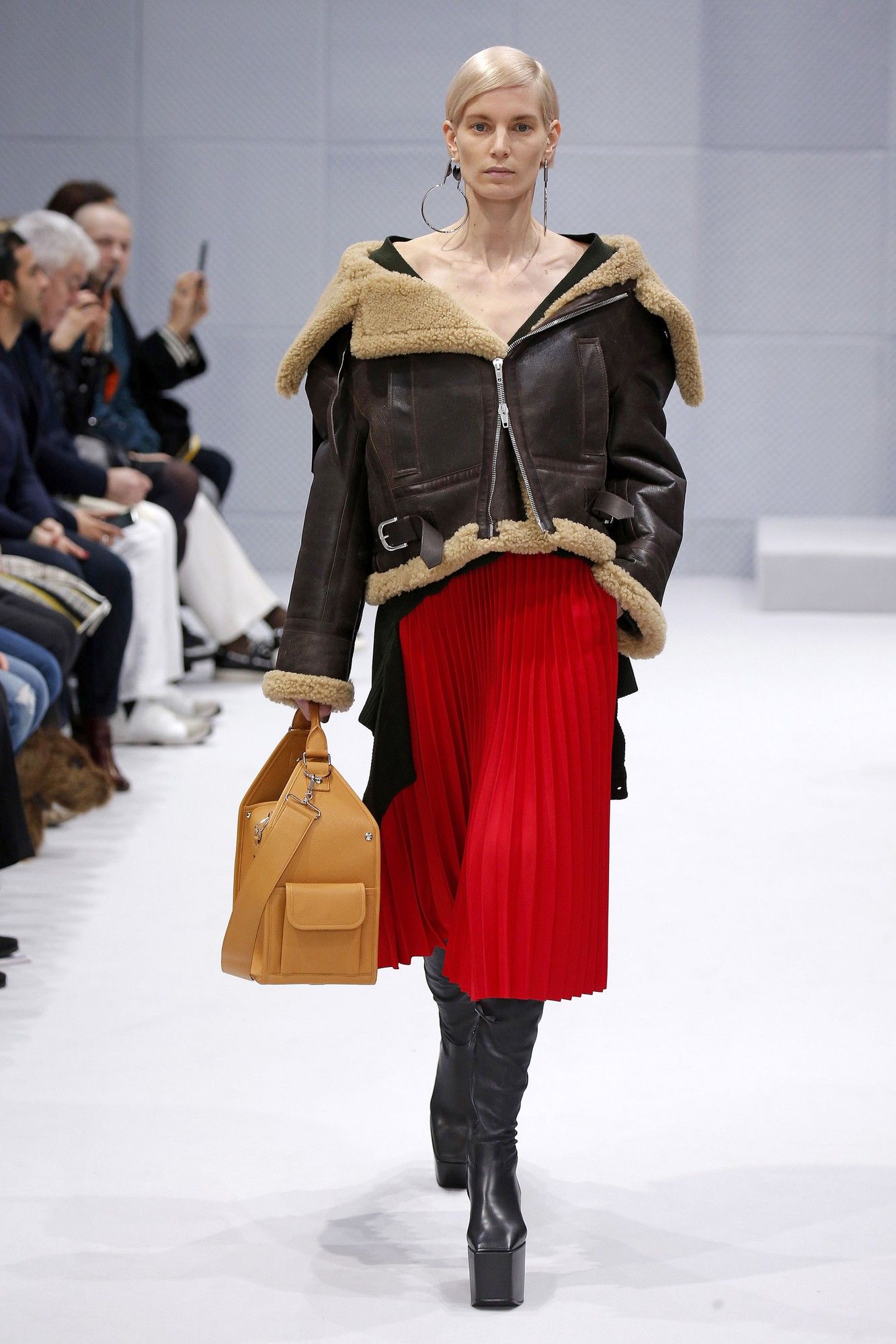 Коллекция Balenciaga прет-а-порте сезона осень-зима 2016-2017_19