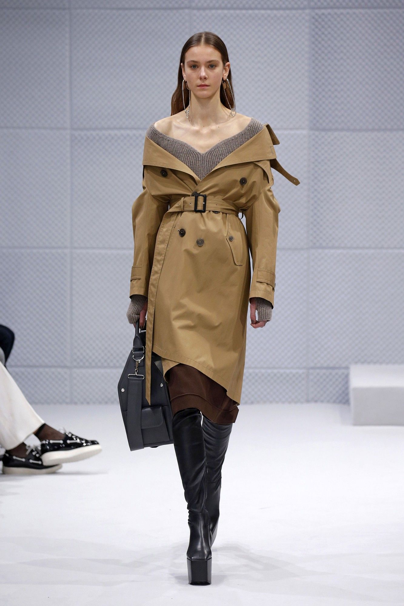 Коллекция Balenciaga прет-а-порте сезона осень-зима 2016-2017_15