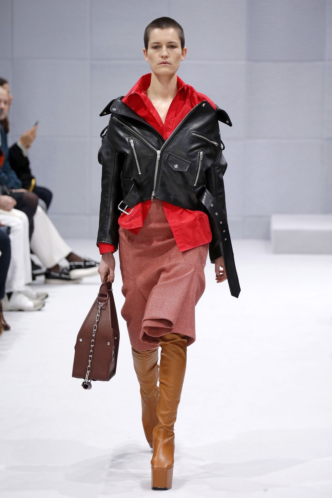 Коллекция Balenciaga прет-а-порте сезона осень-зима 2016-2017_20