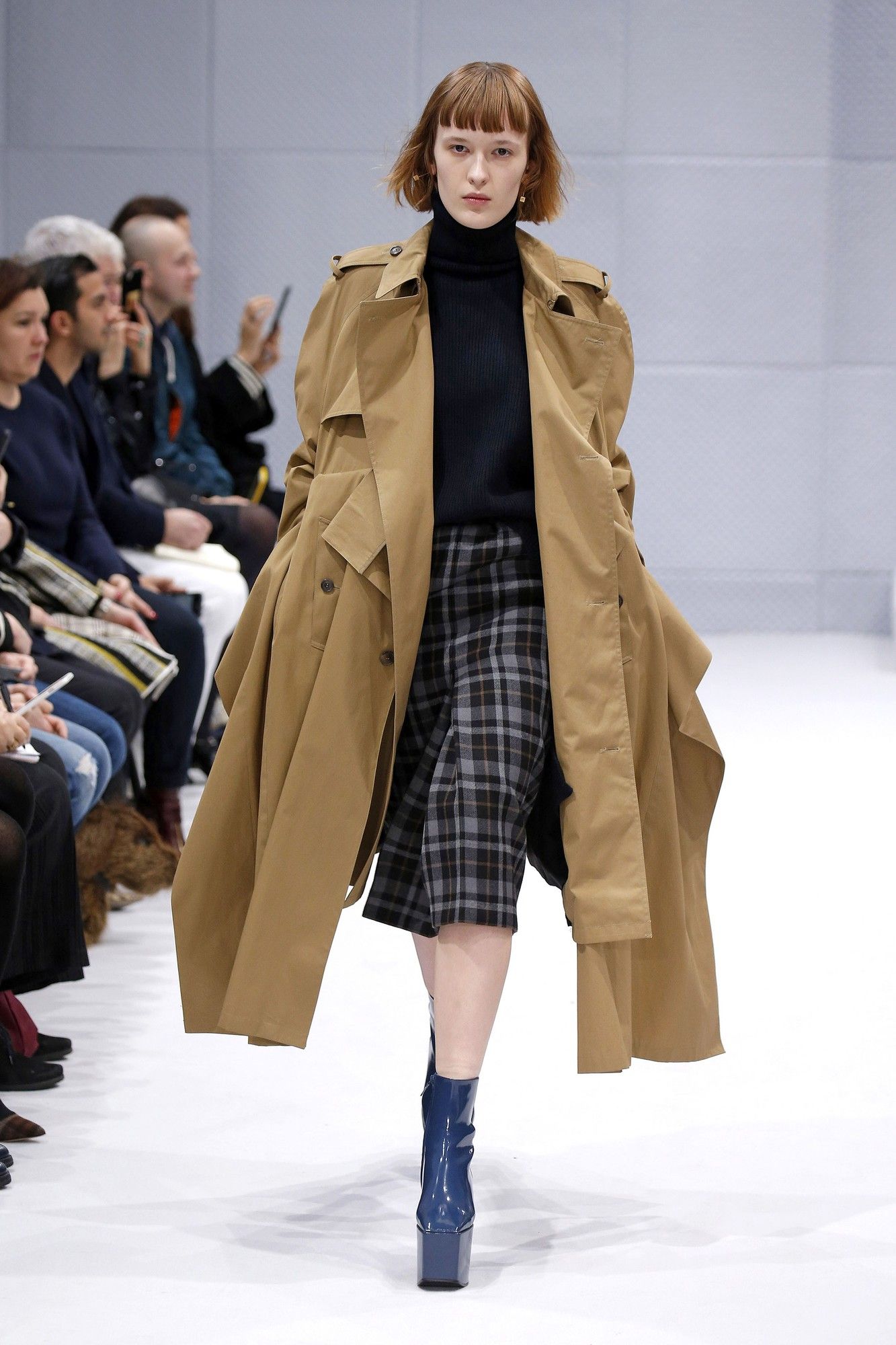 Коллекция Balenciaga прет-а-порте сезона осень-зима 2016-2017_26