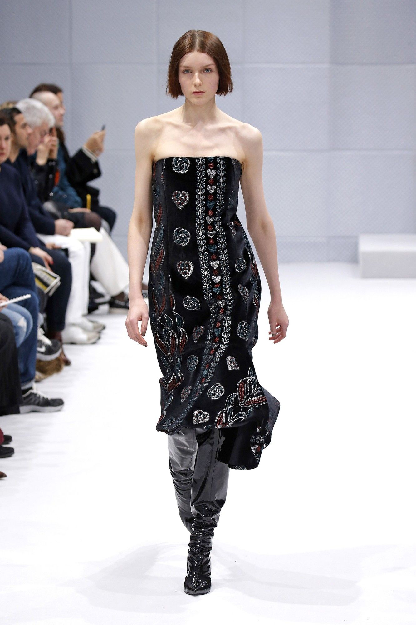 Коллекция Balenciaga прет-а-порте сезона осень-зима 2016-2017_37
