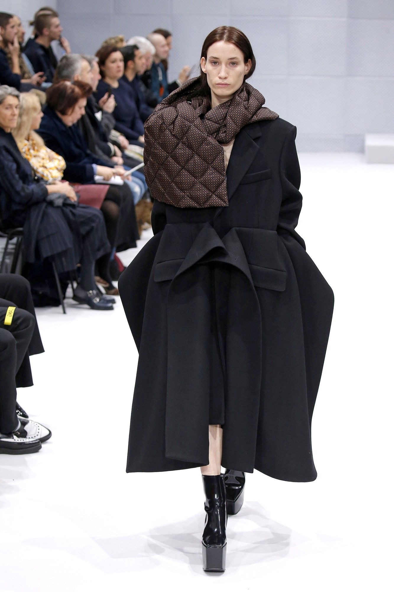 Коллекция Balenciaga прет-а-порте сезона осень-зима 2016-2017_24